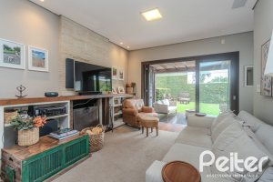 Casa à venda com 150m², 3 dormitórios, 1 suíte, 3 vagas, no bairro Vila Assunção em Porto Alegre