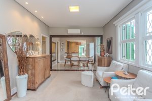 Casa à venda com 150m², 3 dormitórios, 1 suíte, 3 vagas, no bairro Vila Assunção em Porto Alegre