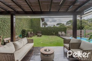 Casa à venda com 150m², 3 dormitórios, 1 suíte, 3 vagas, no bairro Vila Assunção em Porto Alegre