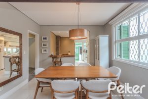 Casa à venda com 150m², 3 dormitórios, 1 suíte, 3 vagas, no bairro Vila Assunção em Porto Alegre