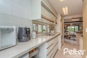 Casa à venda com 150m², 3 dormitórios, 1 suíte, 3 vagas, no bairro Vila Assunção em Porto Alegre