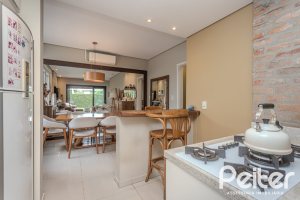 Casa à venda com 150m², 3 dormitórios, 1 suíte, 3 vagas, no bairro Vila Assunção em Porto Alegre