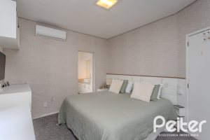 Casa à venda com 150m², 3 dormitórios, 1 suíte, 3 vagas, no bairro Vila Assunção em Porto Alegre