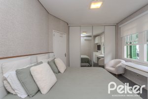 Casa à venda com 150m², 3 dormitórios, 1 suíte, 3 vagas, no bairro Vila Assunção em Porto Alegre
