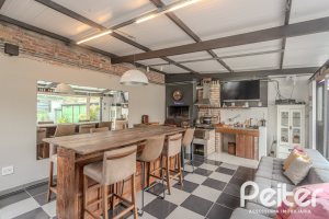 Casa à venda com 150m², 3 dormitórios, 1 suíte, 3 vagas, no bairro Vila Assunção em Porto Alegre