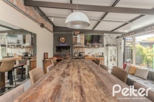 Casa à venda com 150m², 3 dormitórios, 1 suíte, 3 vagas, no bairro Vila Assunção em Porto Alegre