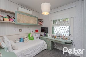 Casa à venda com 150m², 3 dormitórios, 1 suíte, 3 vagas, no bairro Vila Assunção em Porto Alegre
