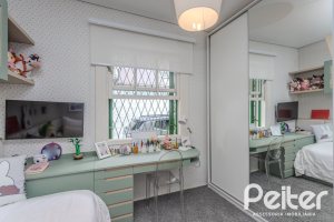 Casa à venda com 150m², 3 dormitórios, 1 suíte, 3 vagas, no bairro Vila Assunção em Porto Alegre