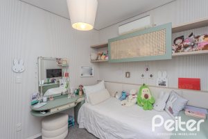 Casa à venda com 150m², 3 dormitórios, 1 suíte, 3 vagas, no bairro Vila Assunção em Porto Alegre