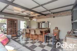Casa à venda com 150m², 3 dormitórios, 1 suíte, 3 vagas, no bairro Vila Assunção em Porto Alegre