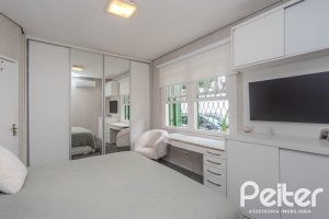 Casa à venda com 150m², 3 dormitórios, 1 suíte, 3 vagas, no bairro Vila Assunção em Porto Alegre
