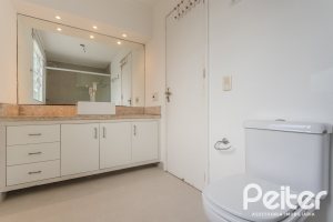 Casa à venda com 150m², 3 dormitórios, 1 suíte, 3 vagas, no bairro Vila Assunção em Porto Alegre
