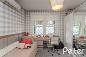 Casa à venda com 150m², 3 dormitórios, 1 suíte, 3 vagas, no bairro Vila Assunção em Porto Alegre