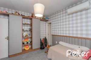 Casa à venda com 150m², 3 dormitórios, 1 suíte, 3 vagas, no bairro Vila Assunção em Porto Alegre