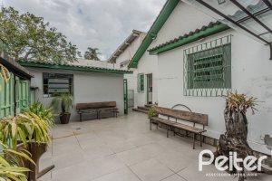 Casa à venda com 150m², 3 dormitórios, 1 suíte, 3 vagas, no bairro Vila Assunção em Porto Alegre
