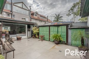 Casa à venda com 150m², 3 dormitórios, 1 suíte, 3 vagas, no bairro Vila Assunção em Porto Alegre