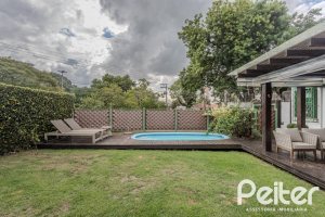 Casa à venda com 150m², 3 dormitórios, 1 suíte, 3 vagas, no bairro Vila Assunção em Porto Alegre