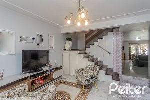 Casa à venda com 227m², 4 dormitórios, 1 suíte, 4 vagas, no bairro Ipanema em Porto Alegre