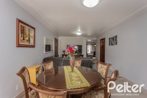 Casa à venda com 227m², 4 dormitórios, 1 suíte, 4 vagas, no bairro Ipanema em Porto Alegre