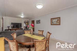 Casa à venda com 227m², 4 dormitórios, 1 suíte, 4 vagas, no bairro Ipanema em Porto Alegre