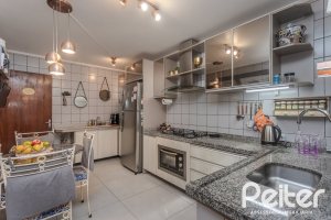 Casa à venda com 227m², 4 dormitórios, 1 suíte, 4 vagas, no bairro Ipanema em Porto Alegre