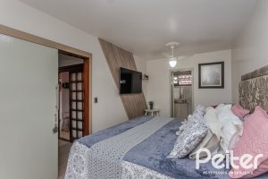 Casa à venda com 227m², 4 dormitórios, 1 suíte, 4 vagas, no bairro Ipanema em Porto Alegre