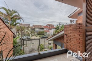 Casa à venda com 227m², 4 dormitórios, 1 suíte, 4 vagas, no bairro Ipanema em Porto Alegre