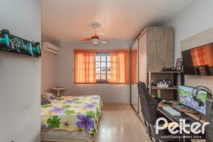 Casa à venda com 227m², 4 dormitórios, 1 suíte, 4 vagas, no bairro Ipanema em Porto Alegre