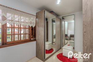 Casa à venda com 227m², 4 dormitórios, 1 suíte, 4 vagas, no bairro Ipanema em Porto Alegre