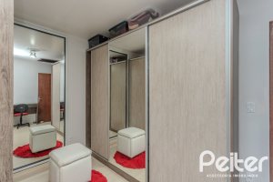 Casa à venda com 227m², 4 dormitórios, 1 suíte, 4 vagas, no bairro Ipanema em Porto Alegre