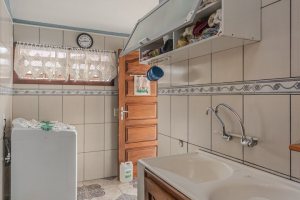 Casa à venda com 227m², 4 dormitórios, 1 suíte, 4 vagas, no bairro Ipanema em Porto Alegre