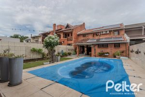 Casa à venda com 227m², 4 dormitórios, 1 suíte, 4 vagas, no bairro Ipanema em Porto Alegre