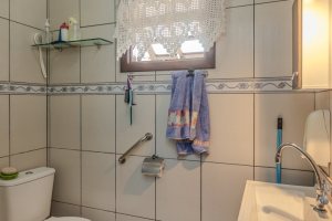 Casa à venda com 227m², 4 dormitórios, 1 suíte, 4 vagas, no bairro Ipanema em Porto Alegre