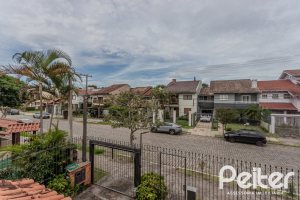 Casa à venda com 227m², 4 dormitórios, 1 suíte, 4 vagas, no bairro Ipanema em Porto Alegre