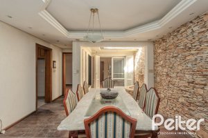 Casa à venda com 223m², 3 dormitórios, 1 suíte, 4 vagas, no bairro Jardim Isabel em Porto Alegre