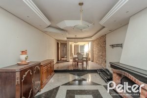 Casa à venda com 223m², 3 dormitórios, 1 suíte, 4 vagas, no bairro Jardim Isabel em Porto Alegre