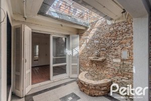 Casa à venda com 223m², 3 dormitórios, 1 suíte, 4 vagas, no bairro Jardim Isabel em Porto Alegre