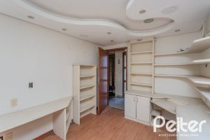 Casa à venda com 223m², 3 dormitórios, 1 suíte, 4 vagas, no bairro Jardim Isabel em Porto Alegre