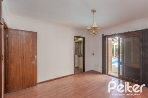 Casa à venda com 223m², 3 dormitórios, 1 suíte, 4 vagas, no bairro Jardim Isabel em Porto Alegre
