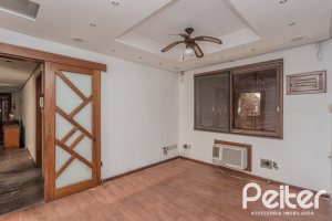 Casa à venda com 223m², 3 dormitórios, 1 suíte, 4 vagas, no bairro Jardim Isabel em Porto Alegre