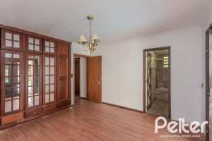 Casa à venda com 223m², 3 dormitórios, 1 suíte, 4 vagas, no bairro Jardim Isabel em Porto Alegre
