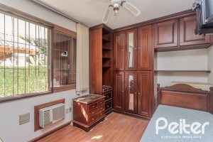 Casa à venda com 223m², 3 dormitórios, 1 suíte, 4 vagas, no bairro Jardim Isabel em Porto Alegre