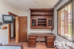 Casa à venda com 223m², 3 dormitórios, 1 suíte, 4 vagas, no bairro Jardim Isabel em Porto Alegre