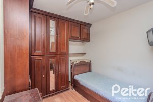 Casa à venda com 223m², 3 dormitórios, 1 suíte, 4 vagas, no bairro Jardim Isabel em Porto Alegre