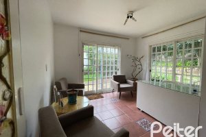 Casa à venda com 117m², 2 dormitórios, 2 vagas, no bairro Tristeza em Porto Alegre