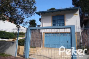 Casa à venda com 117m², 2 dormitórios, 2 vagas, no bairro Tristeza em Porto Alegre