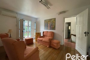 Casa à venda com 117m², 2 dormitórios, 2 vagas, no bairro Tristeza em Porto Alegre