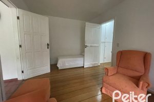 Casa à venda com 117m², 2 dormitórios, 2 vagas, no bairro Tristeza em Porto Alegre