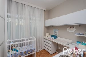 Casa à venda com 274m², 5 dormitórios, 1 suíte, 4 vagas, no bairro Tristeza em Porto Alegre
