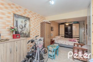 Casa à venda com 274m², 5 dormitórios, 1 suíte, 4 vagas, no bairro Tristeza em Porto Alegre